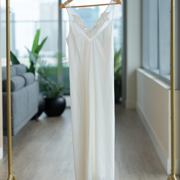 VINTAGE Gilead white sheer Nightgown - Picture 5 of 9